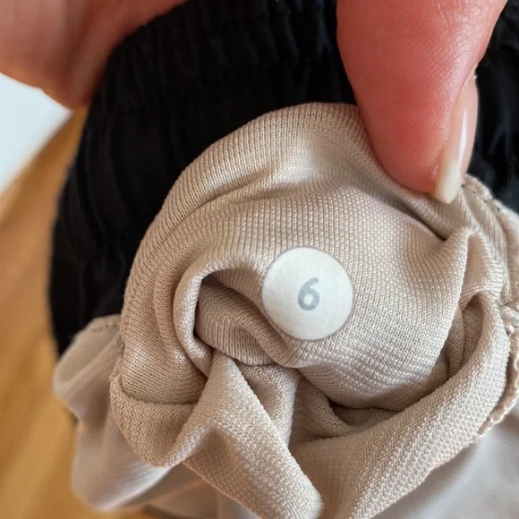 Lululemon Hotty Hot Shorts - Picture 5 of 7